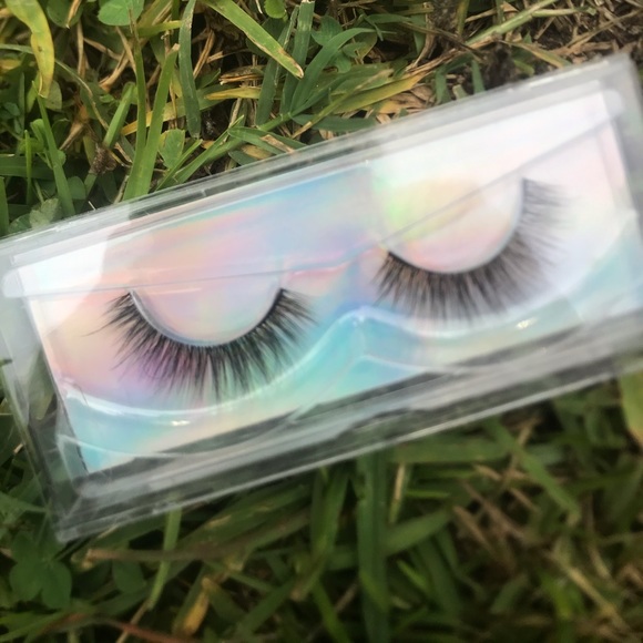 Mink Lashes - Picture 3 of 3